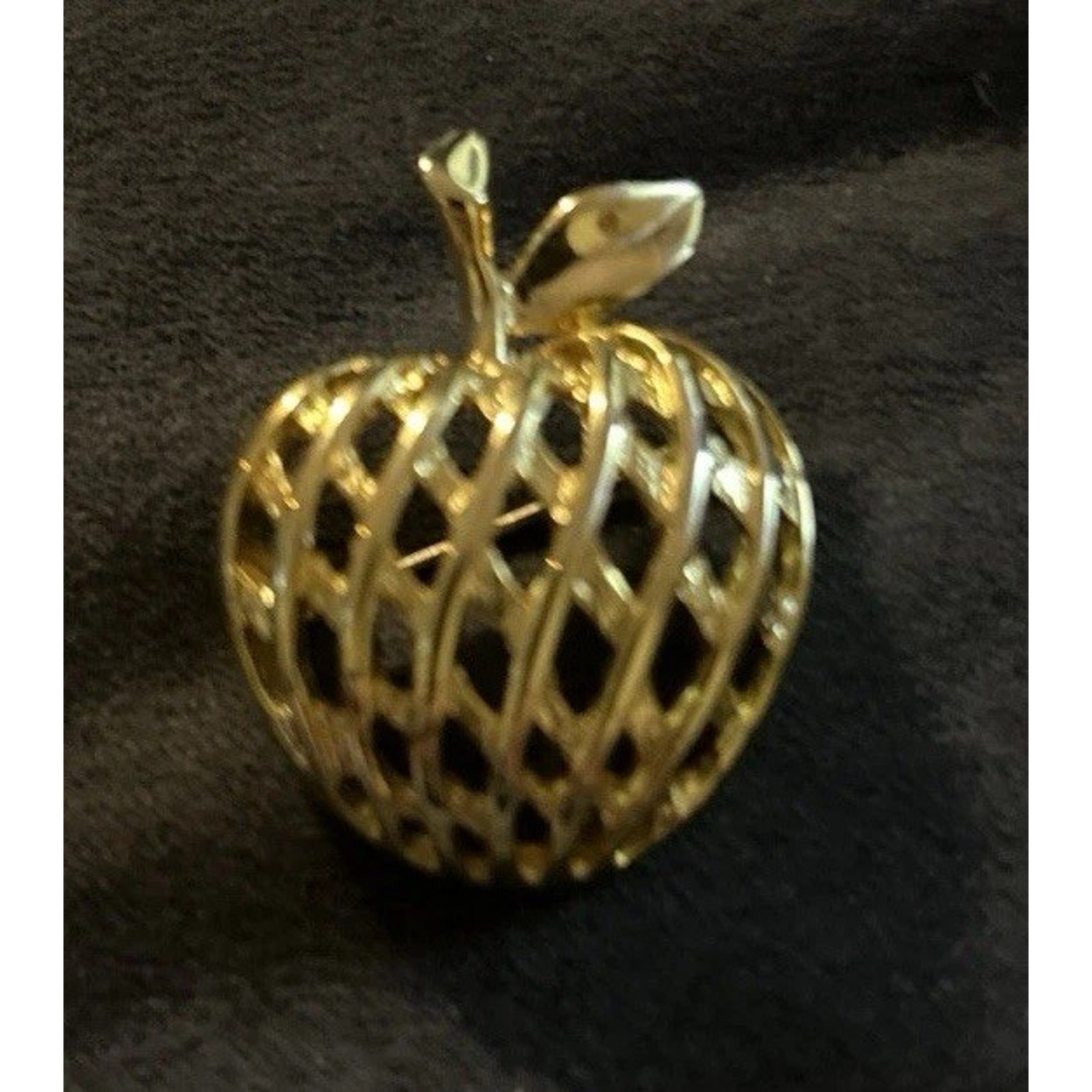 Vintage Gold Toned Woven Apple Pin Brooch Leaf Teacher Gift 12$